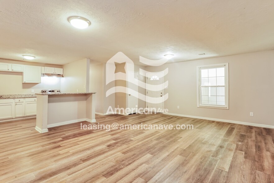 Building Photo - 664 Schroder Ave NE