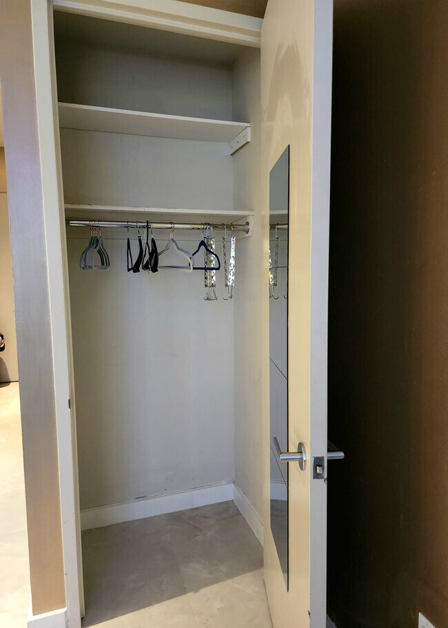 Building Photo - 75 Wall St