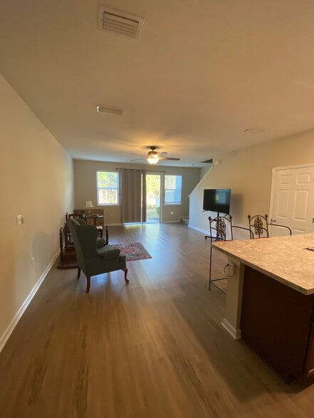 Building Photo - 183 Silver Fern Dr