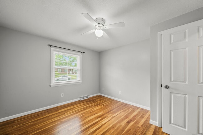 Building Photo - 31 Varno Ln