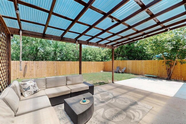 Building Photo - 2508 Willow Way