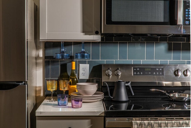 Building Photo - 723 Mt Vernon Ave