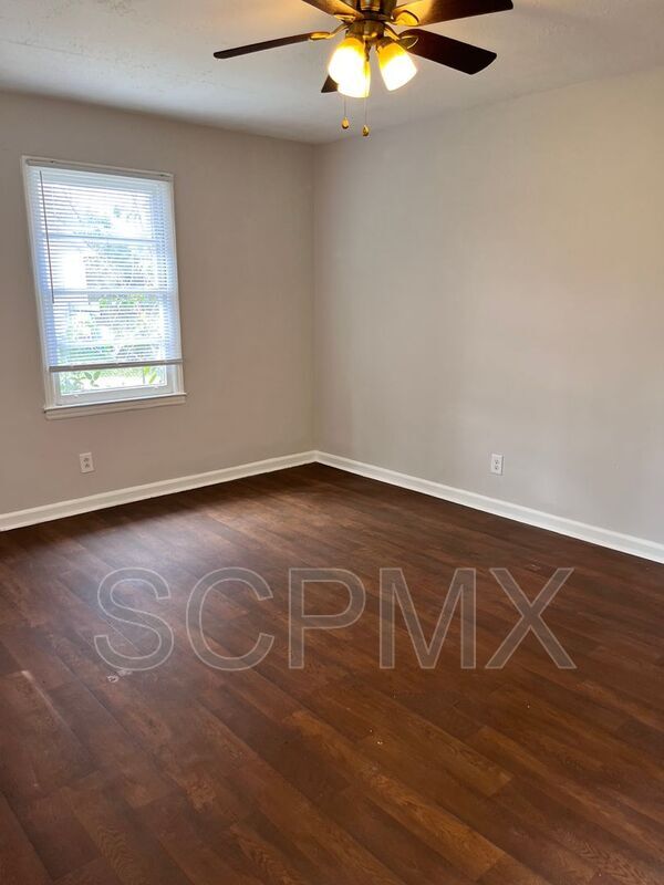 Building Photo - 2428 Crestview Dr