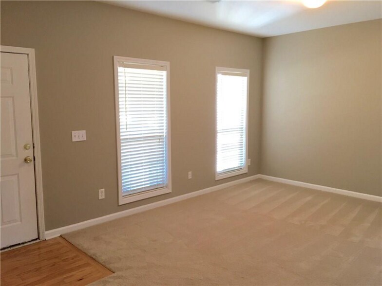 Building Photo - 233 Hunt Creek Dr