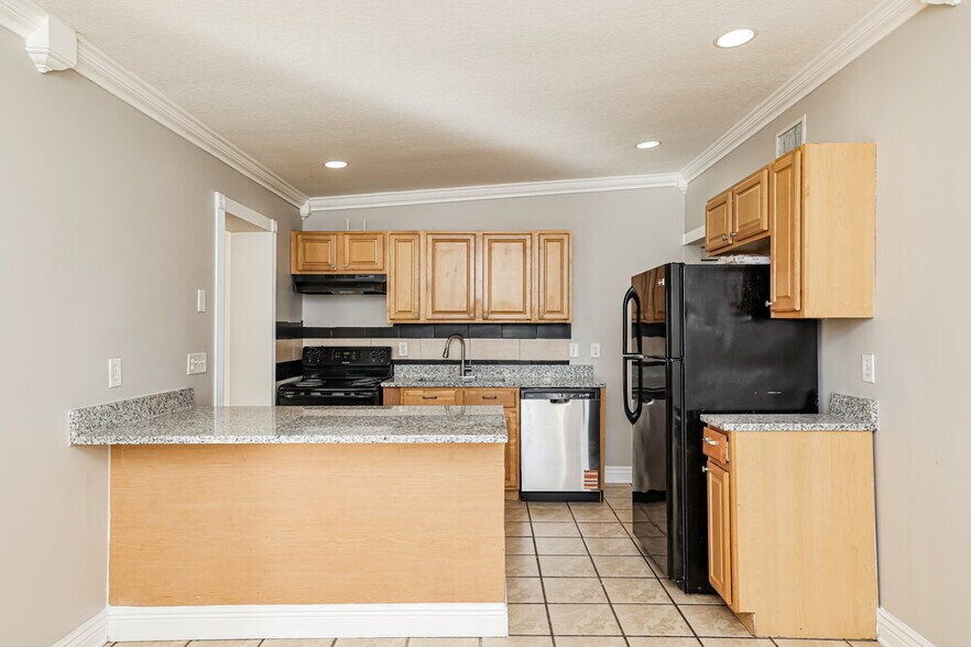 Building Photo - 395 Plum Tree Dr