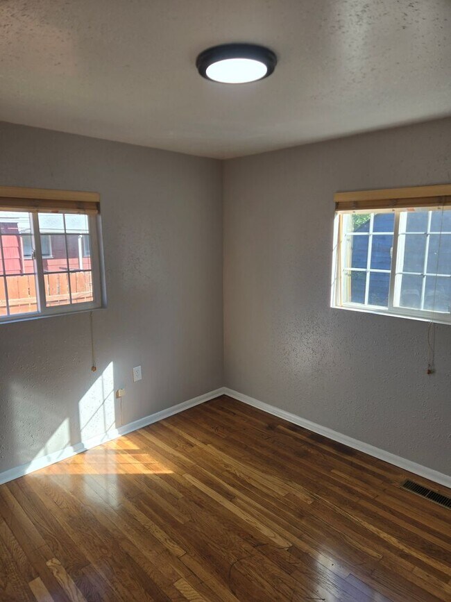 Building Photo - House with Primary Suite