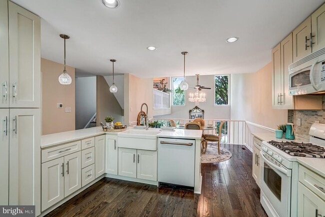 Building Photo - 7531 Chrisland Cove