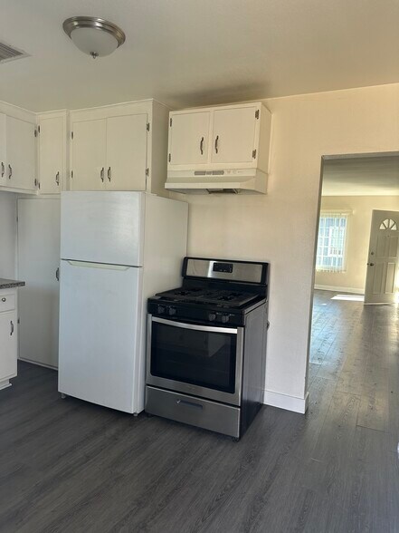 Building Photo - 11801 Hart St