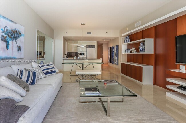 Building Photo - 16001 Collins Ave