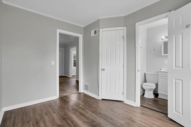 Building Photo - 590-592-592 Robinwood Ave