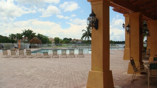 Building Photo - 4152 Pine Ridge Ln