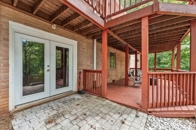 Building Photo - 1618 Cooper Lake Rd SE