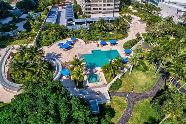 Building Photo - 3 Grove Isle Dr