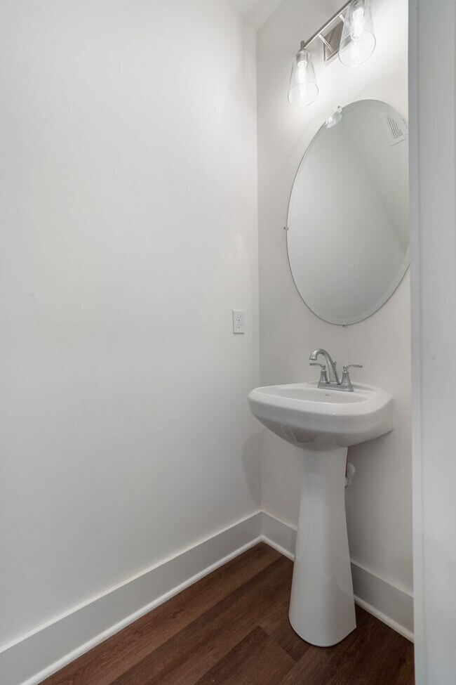Building Photo - Spacious 3 Bedroom Home with Fenced Backyard
