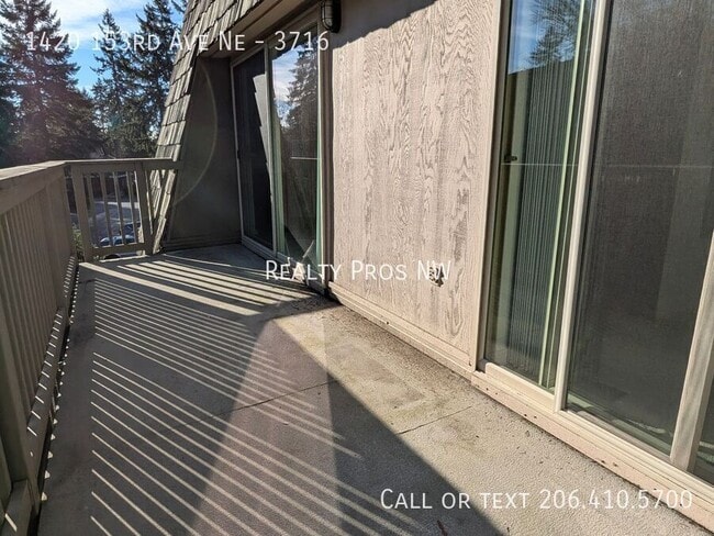 Building Photo - 1420 153rd Ave NE