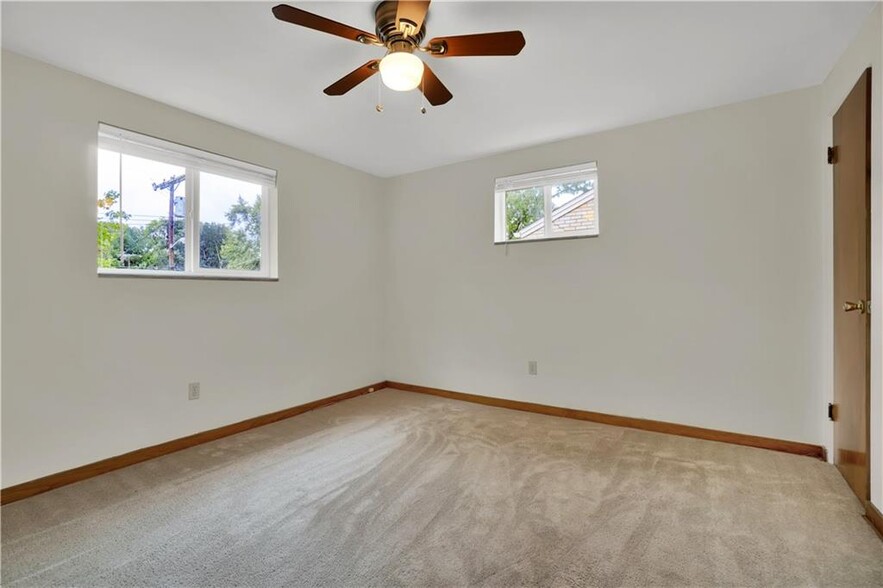 Building Photo - 1340 Kinmount St