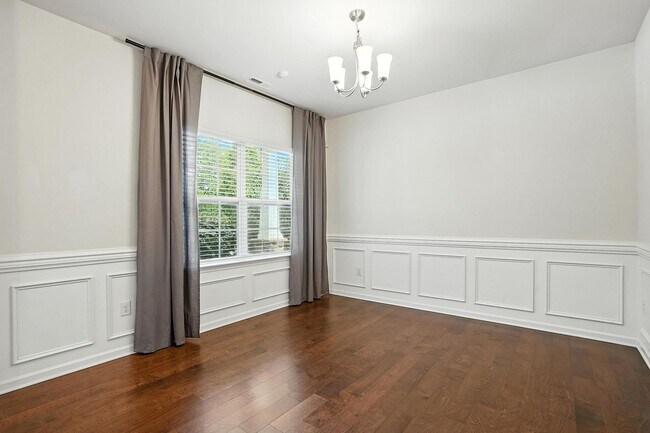 Building Photo - AVAILABLE NOW! GREAT HOME IN GARNER, NC.
