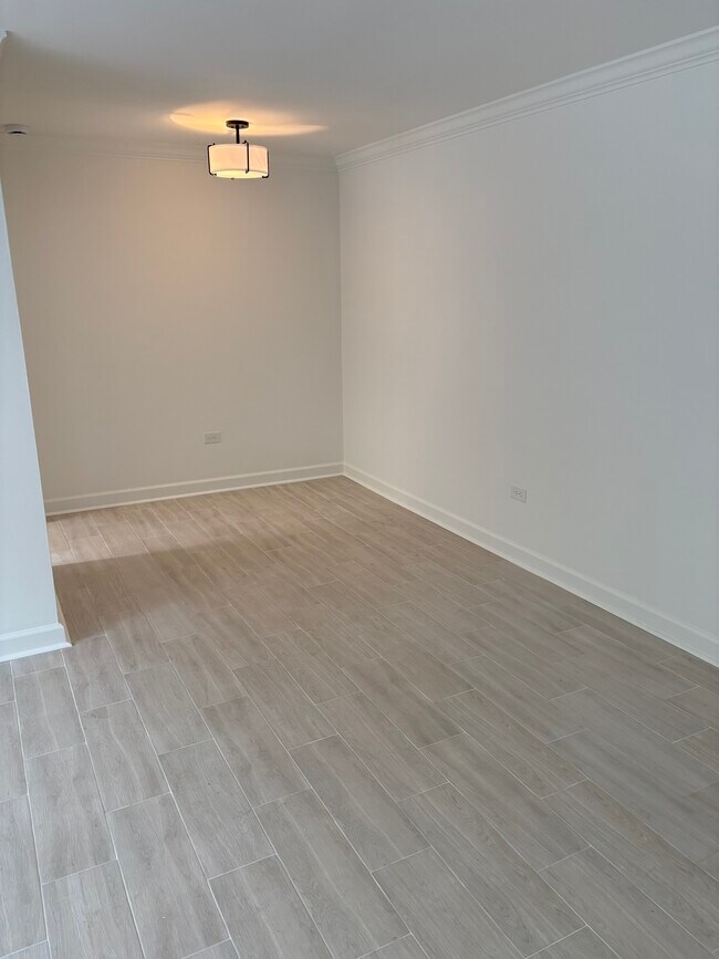 Building Photo - 1300 Queens Rd