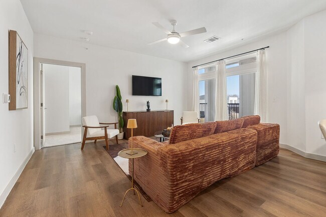 Building Photo - 1301 Leah Ave