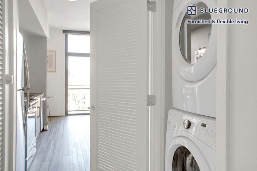 Building Photo - 600 H St NE