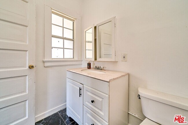 Building Photo - 1347 Valencia St