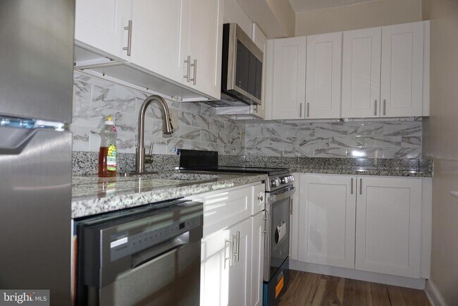 Building Photo - 1322 Fort Myer Dr
