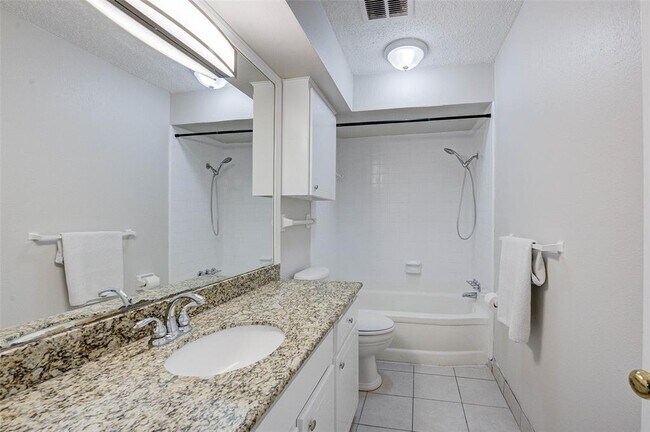 Building Photo - 7900 Westheimer Rd