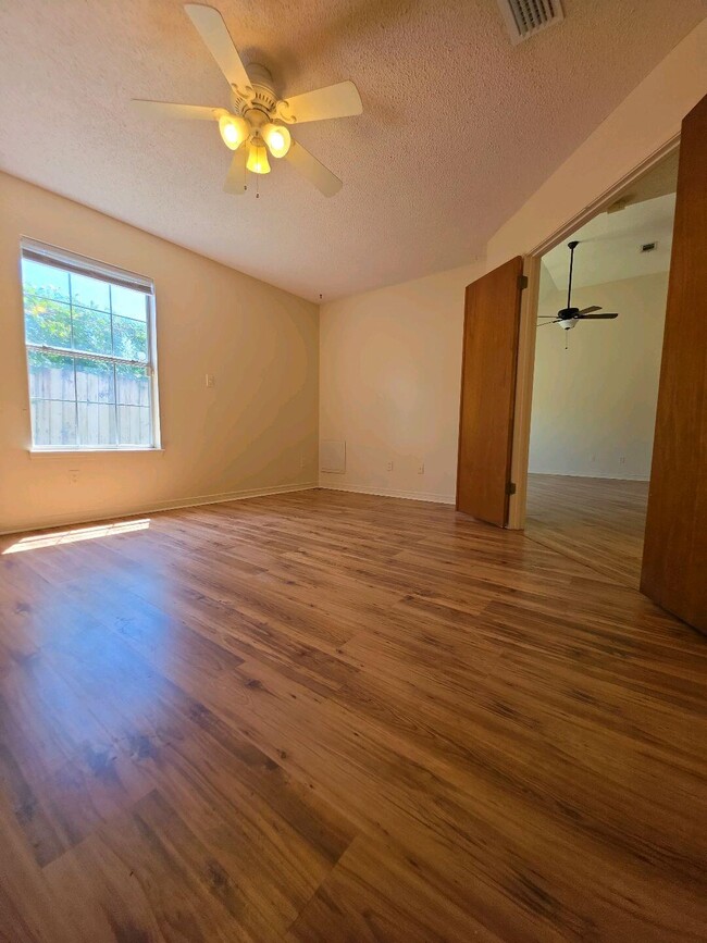 Building Photo - 427 Bristol Cove Rd