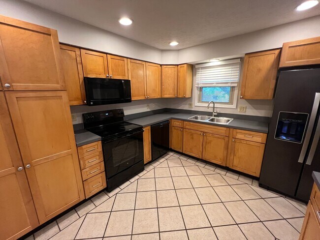 Building Photo - 1780-1782-1782 Hightower Dr