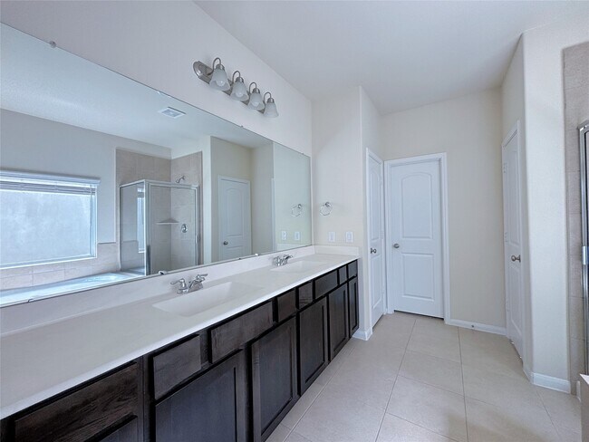 Building Photo - 6034 Prince Pl Dr