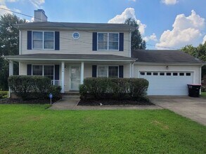 Building Photo - Charming 3-Bedroom Home with Spacious Livi...