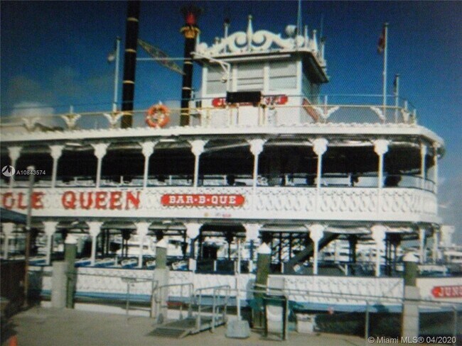 Building Photo - 2430 SE 17th St