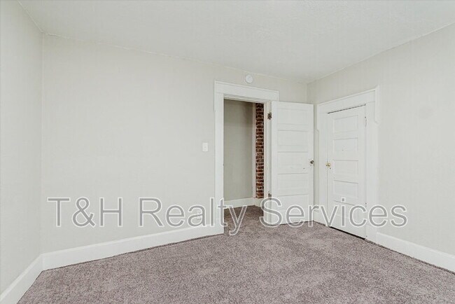 Building Photo - 1134 Lasalle St