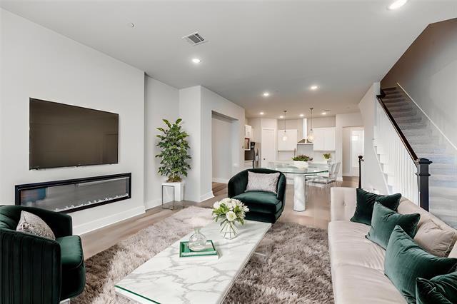 Building Photo - 909 Heights Wy