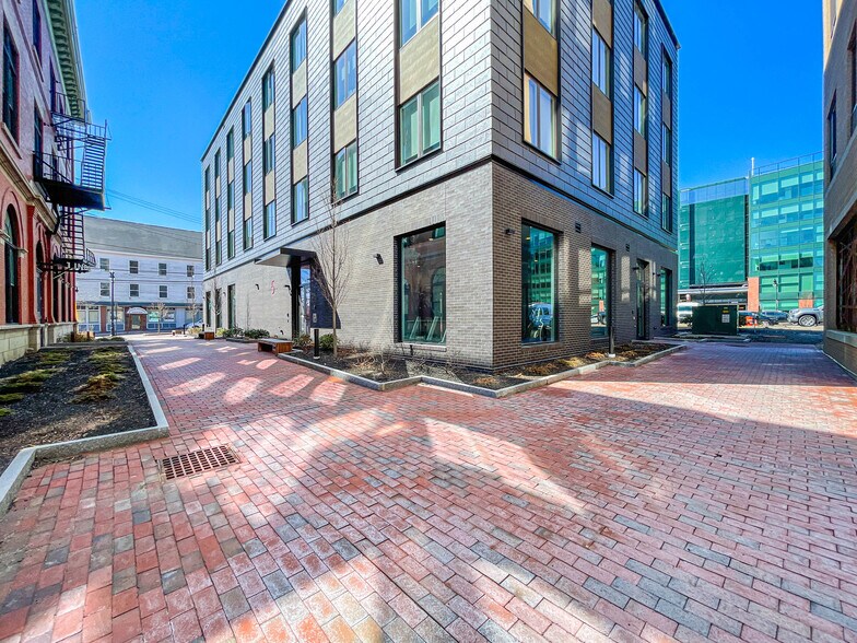 Building Photo - 5 India St