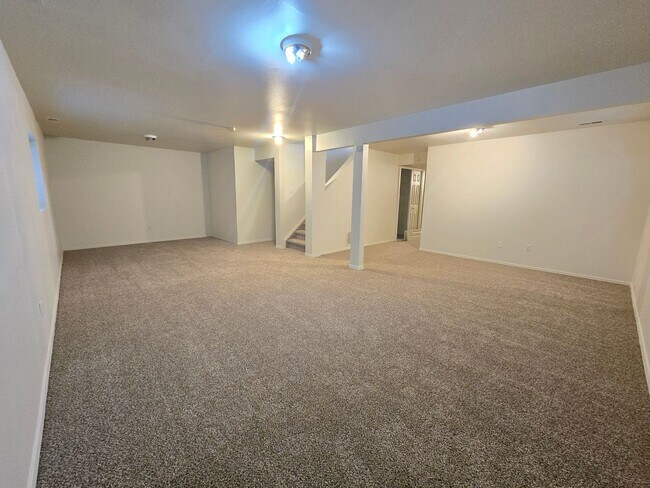 Building Photo - 4 Bedroom Ranch Style Home