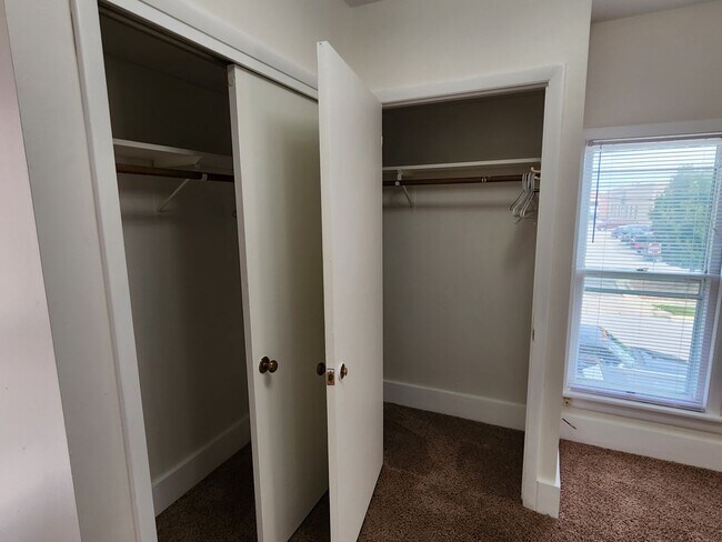 Building Photo - 14 S 3rd St E