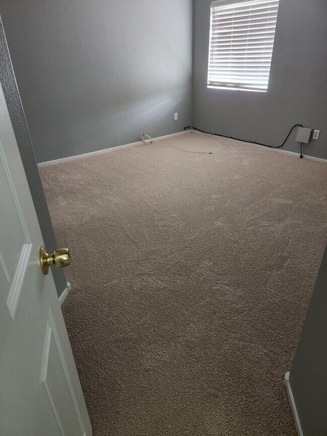 Building Photo - North Las Vegas Upgraded 4 Bedroom!