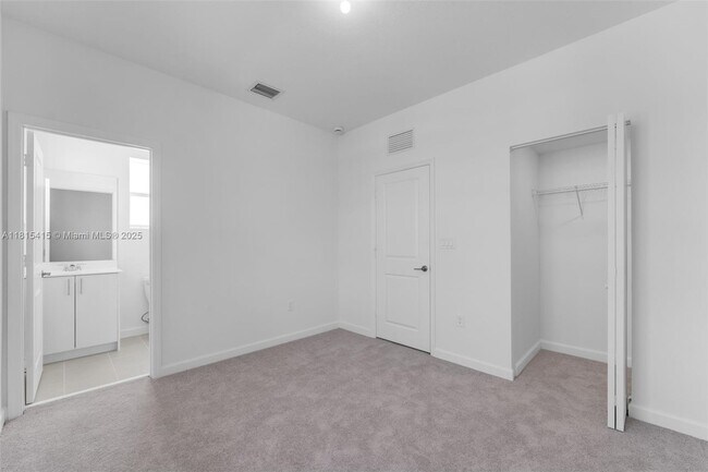 Building Photo - 2803 SE 26th Ave
