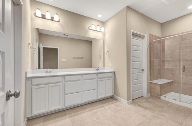 Building Photo - 16104 Oregon Oak Dr