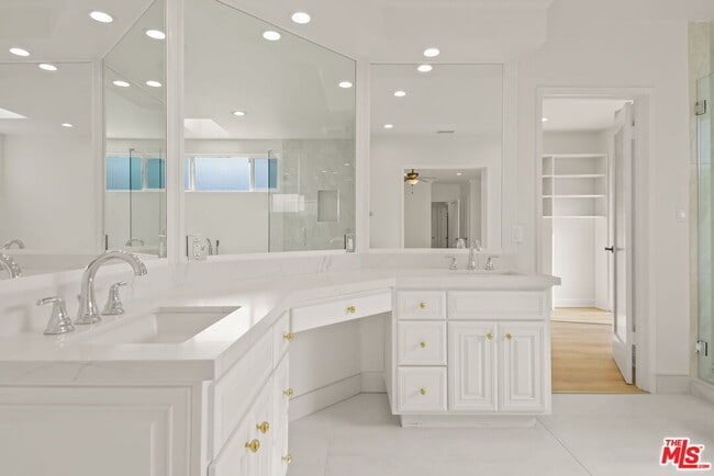 Building Photo - 500 Warner Ave