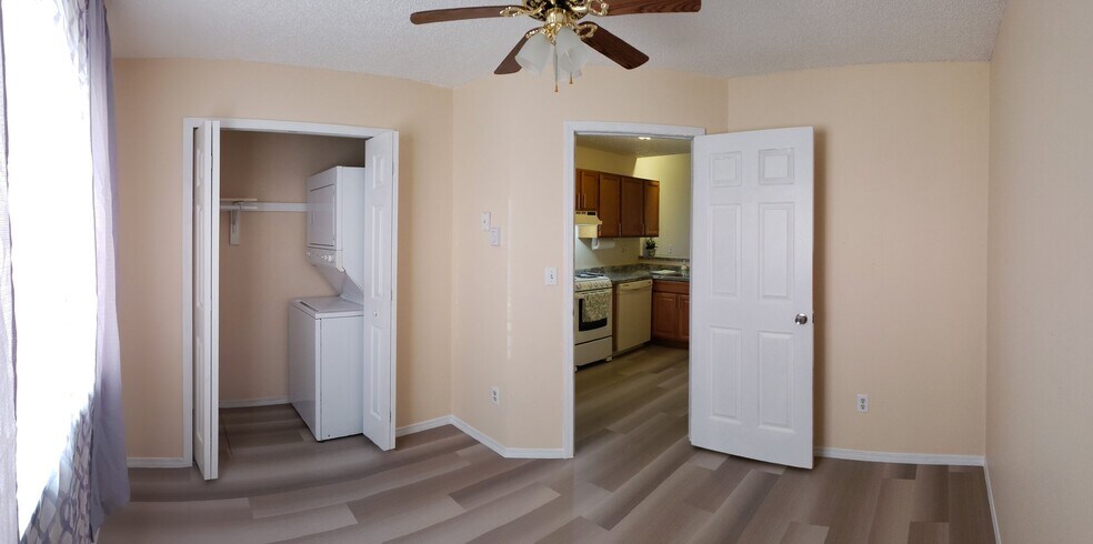 Building Photo - 147 Wellington St