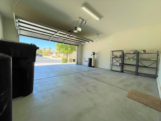 Building Photo - Enjoy mini park in your backyard! Single-story home in Aliante community