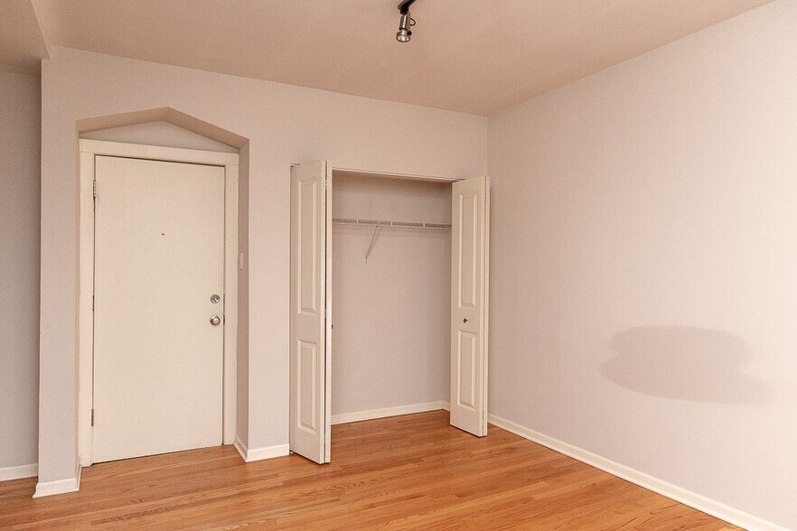 Building Photo - 2832 W Palmer St