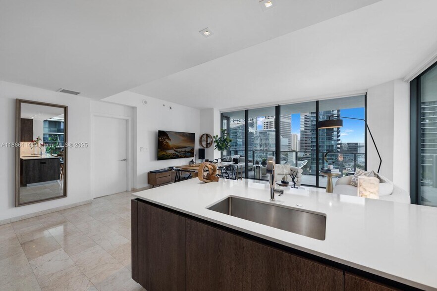 Building Photo - 88 SW 7th St