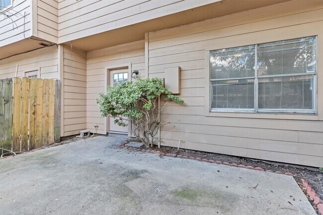 Building Photo - 7700 Creekbend Dr