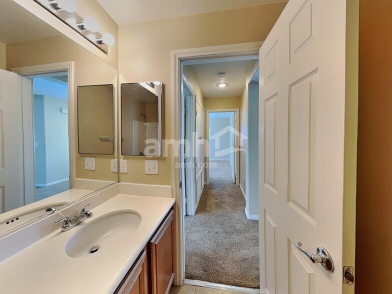 Building Photo - 658 Moonlight Stroll St