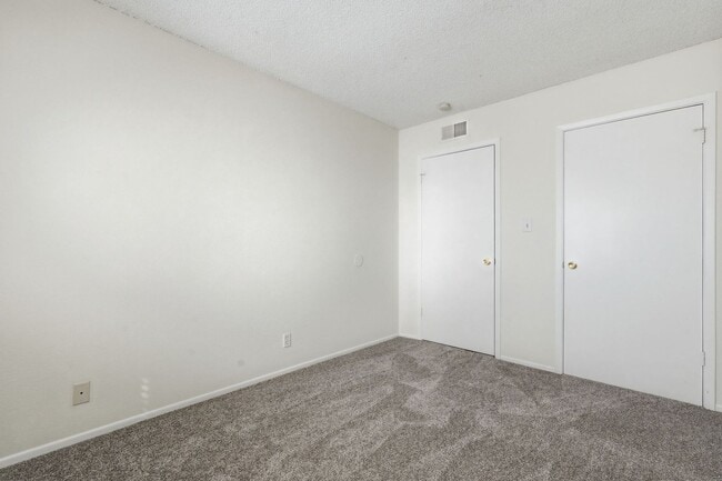 Building Photo - Ready to Move In - Two Bedrooms!