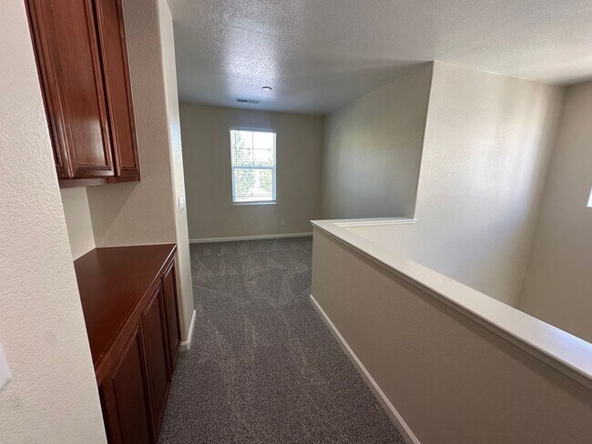Building Photo - 1690 Spring Hill Dr
