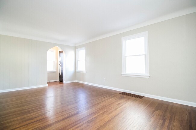 Building Photo - 4353 Lyman Ave